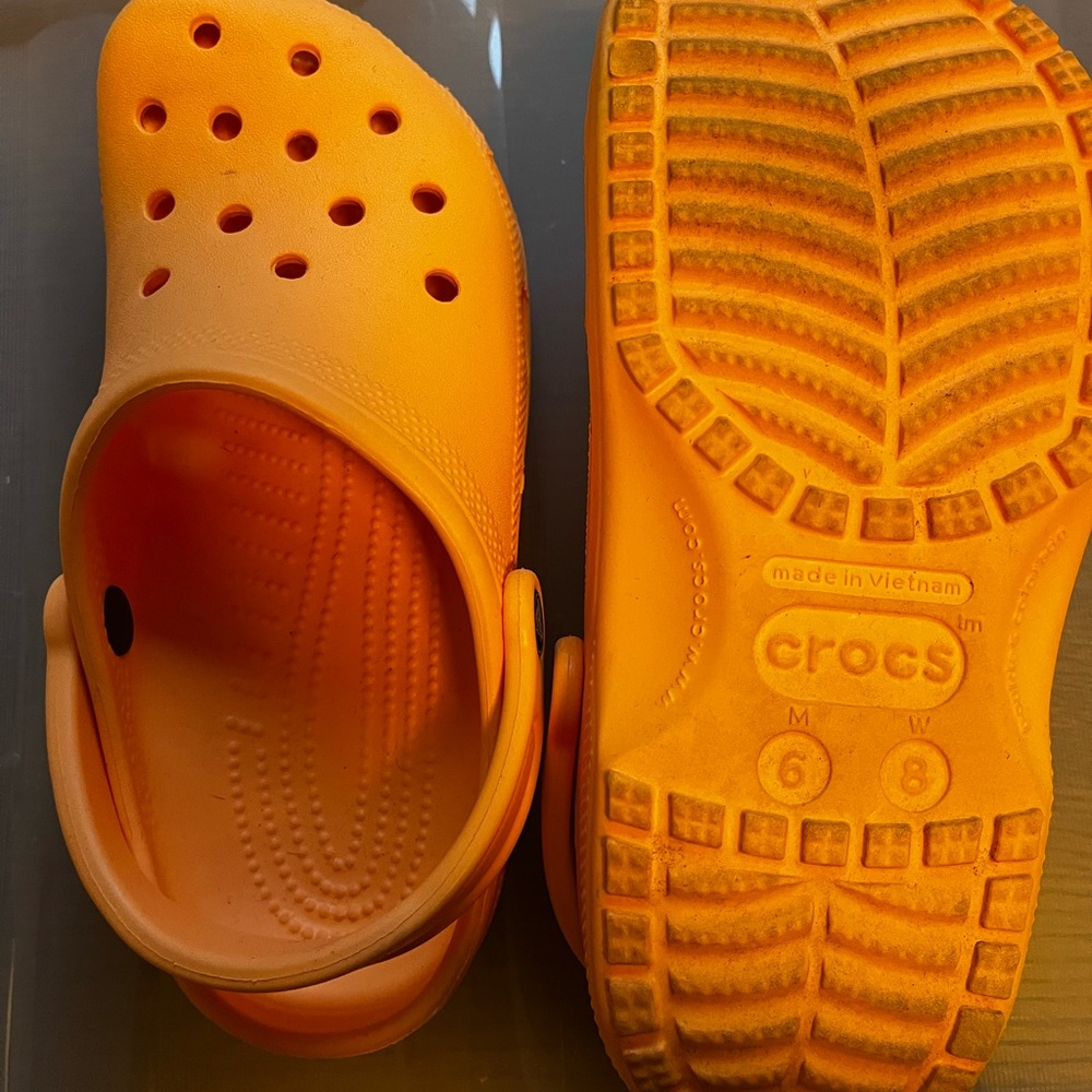 CROCS  Orange/Peach Men 6 women’s 8.